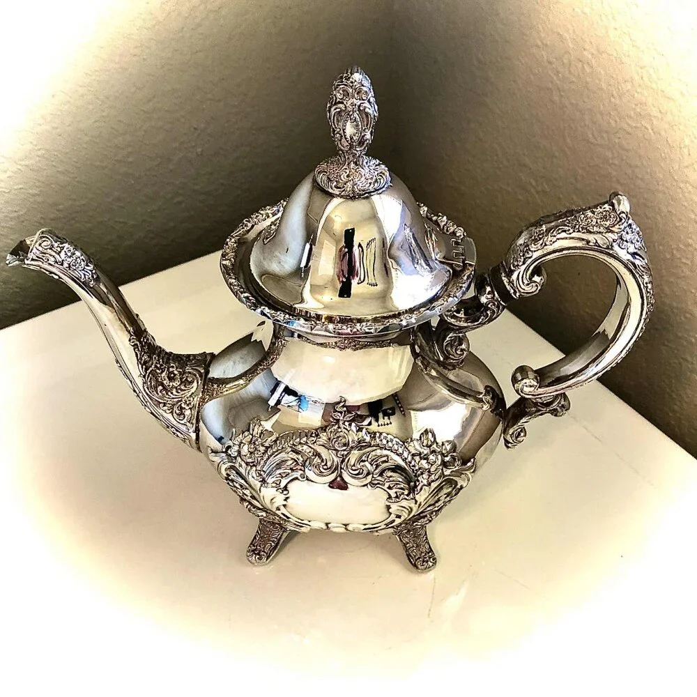 Vintage TOWLE Victorian Cameo Crest Silver Plate Teapot Hinged-lid